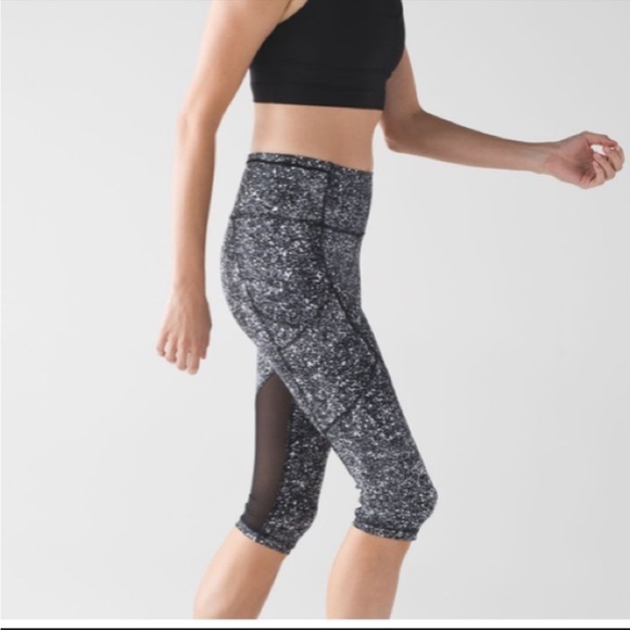 Lululemon Athletica Outrun 17" Crop Splatter White Black / Black Women’s Size 6 - Picture 5 of 15